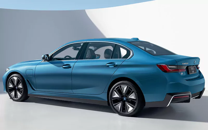 ماشین ب ام و i3